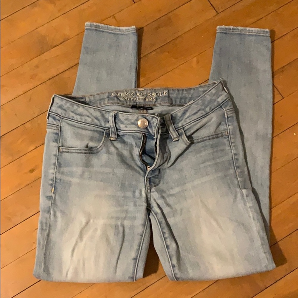 American Eagle light wash jegging!